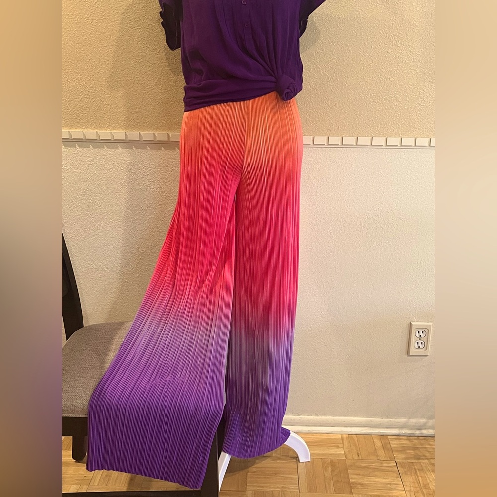 Ombré pleated wide leg pants. Smocked stretchy waist. Purple pink orange. M. NWT - Picture 4 of 7